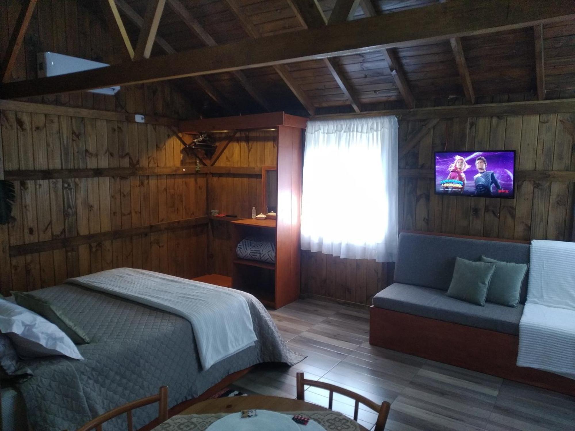 Encosta Dos Pinheiros Chalet *